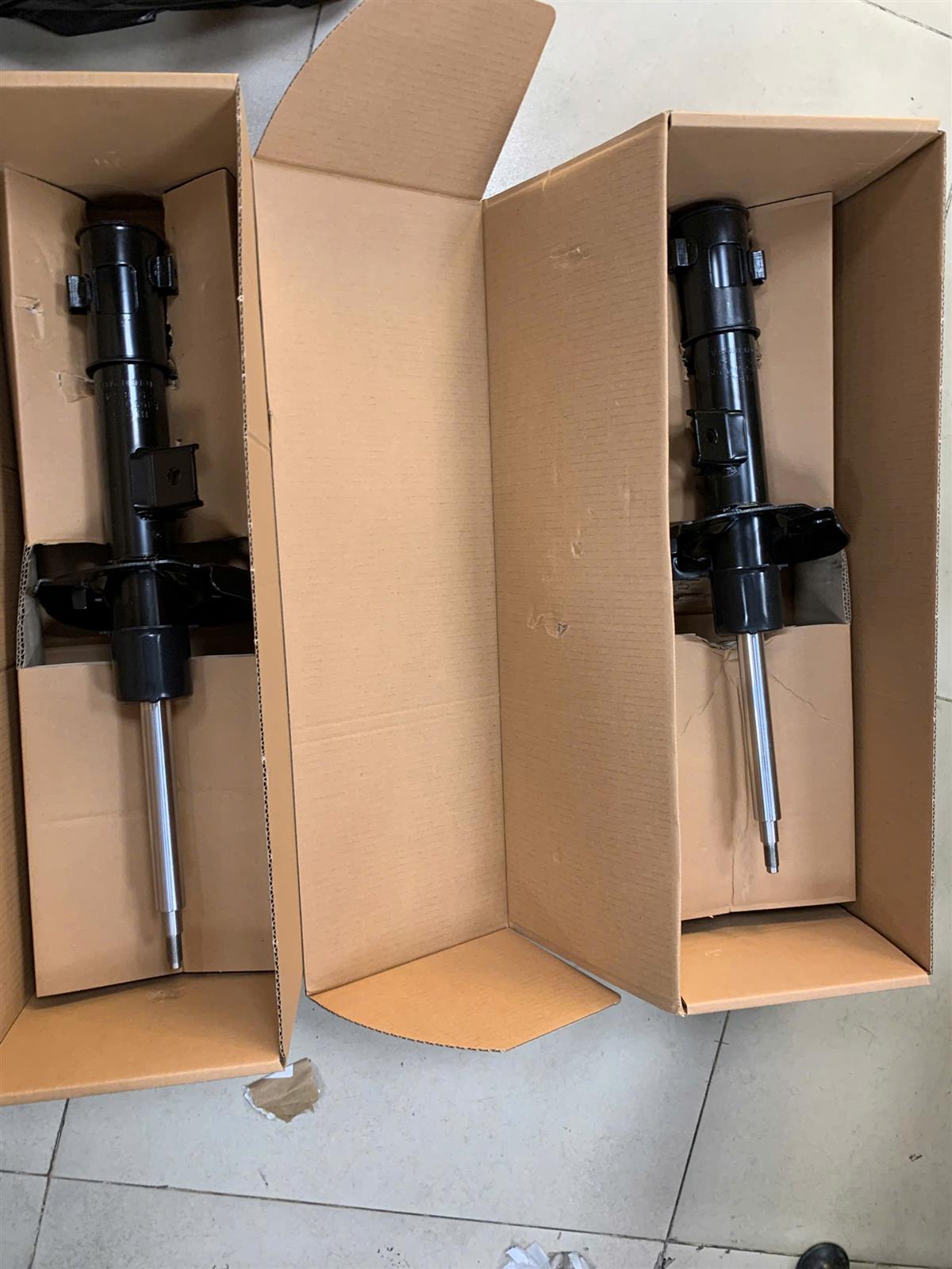 Giảm xóc trước Kia Carens 2012-2015, Rondo 2015-2018 Korea