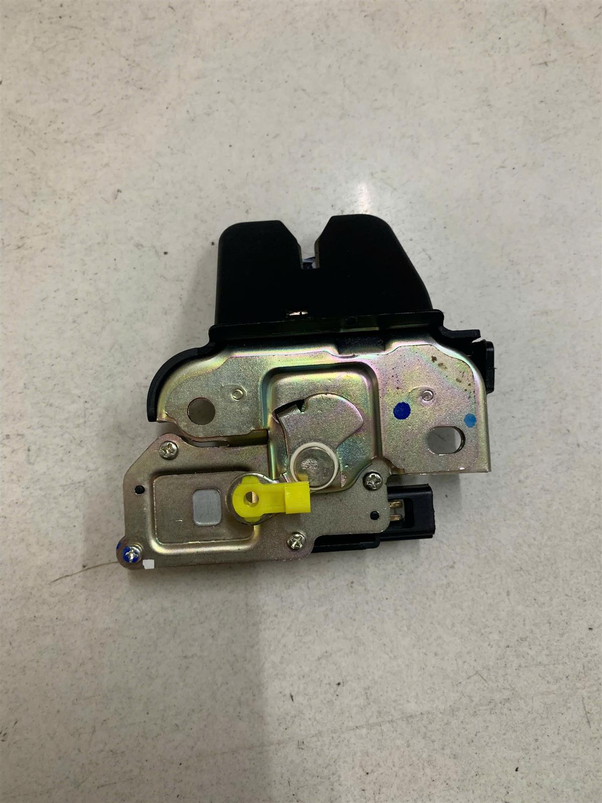 Khoá cốp sau Toyota Camry 2002-2006 TH