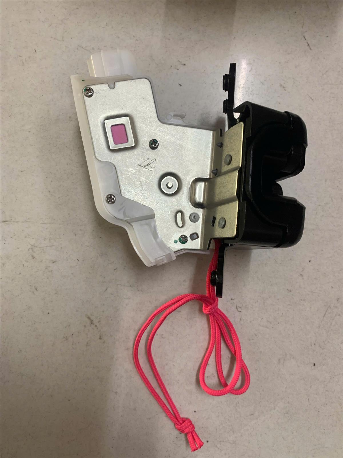 Khoá cốp sau Toyota Innova 2017-2023, Yaris Cross 2023 TH 