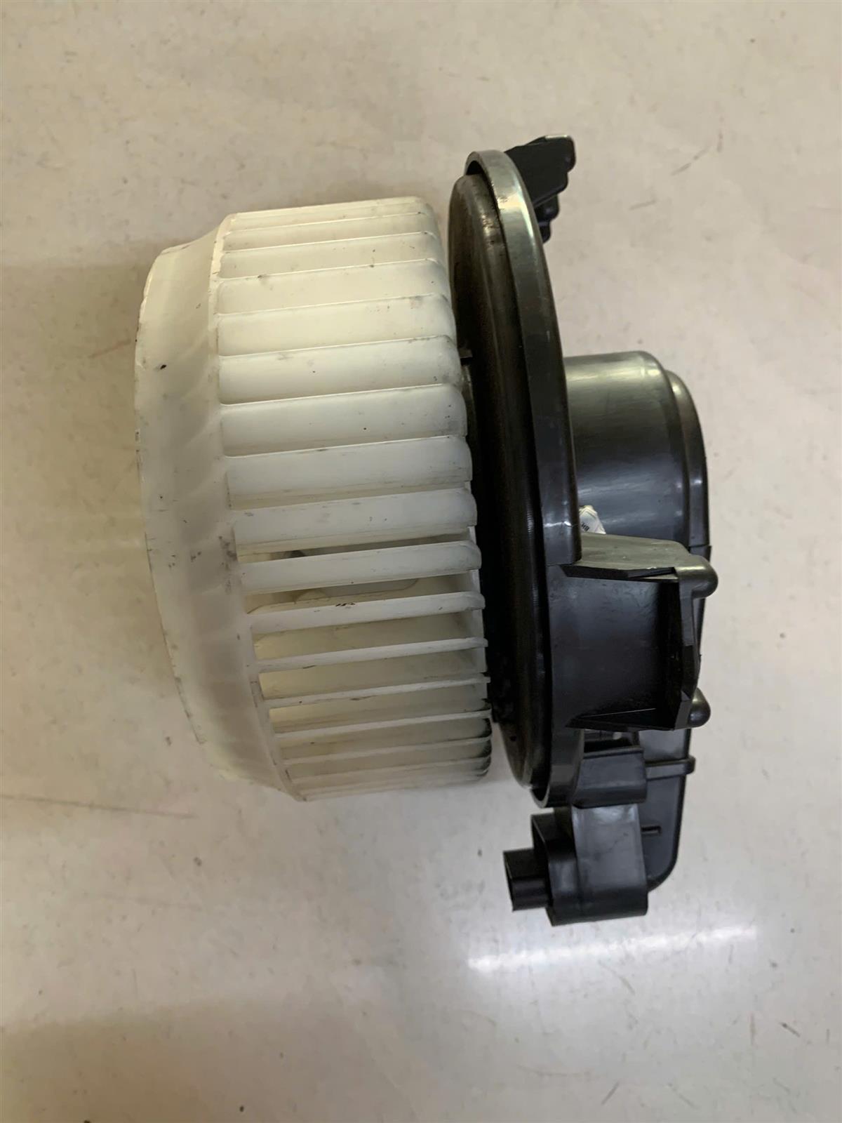 Quạt dàn lạnh trước Toyota Lexus Bãi