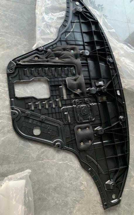 Chắn bùn gầm giữa Kia Carnival 2021-2024 CH