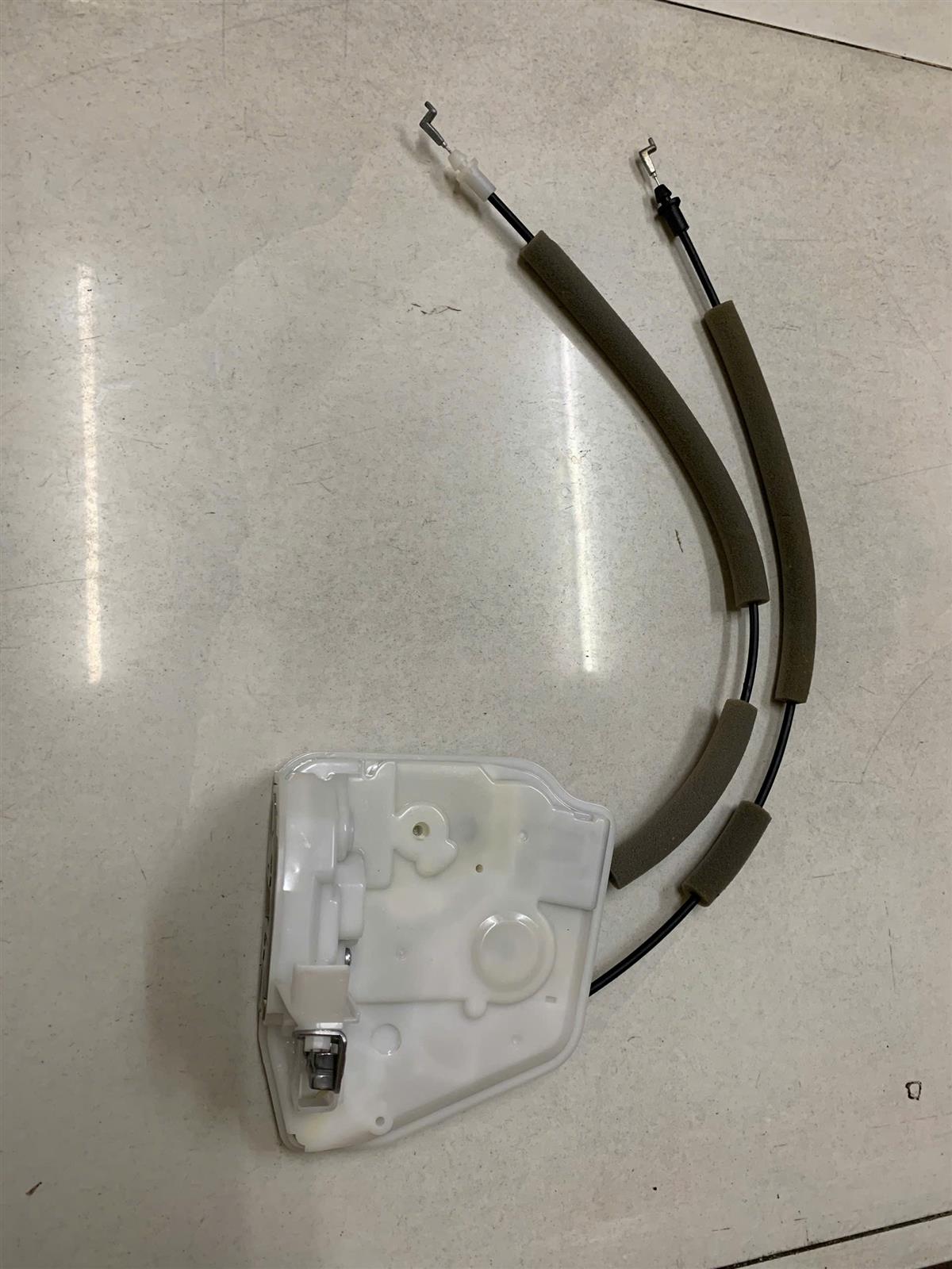 Ổ Khoá ngậm cửa sau Mazda BT50 2016-2020 RH TH