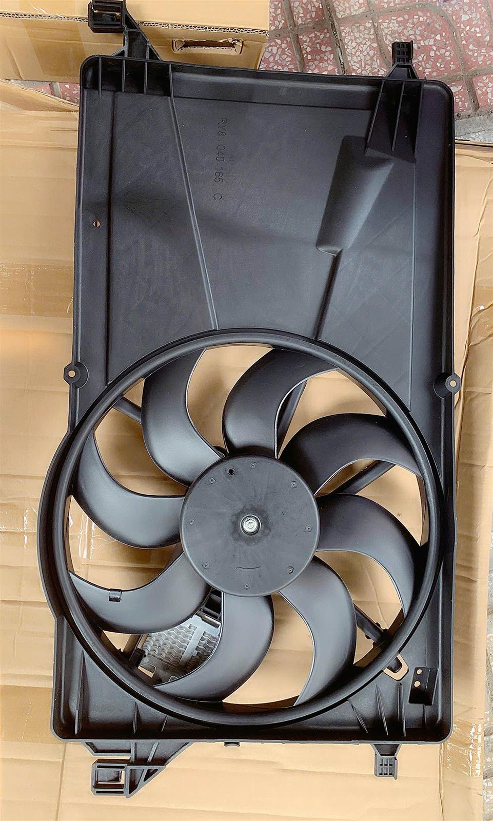 Quạt giải nhiệt động cơ Focus 2007-2011 TH (có hộp Điều khiển TH