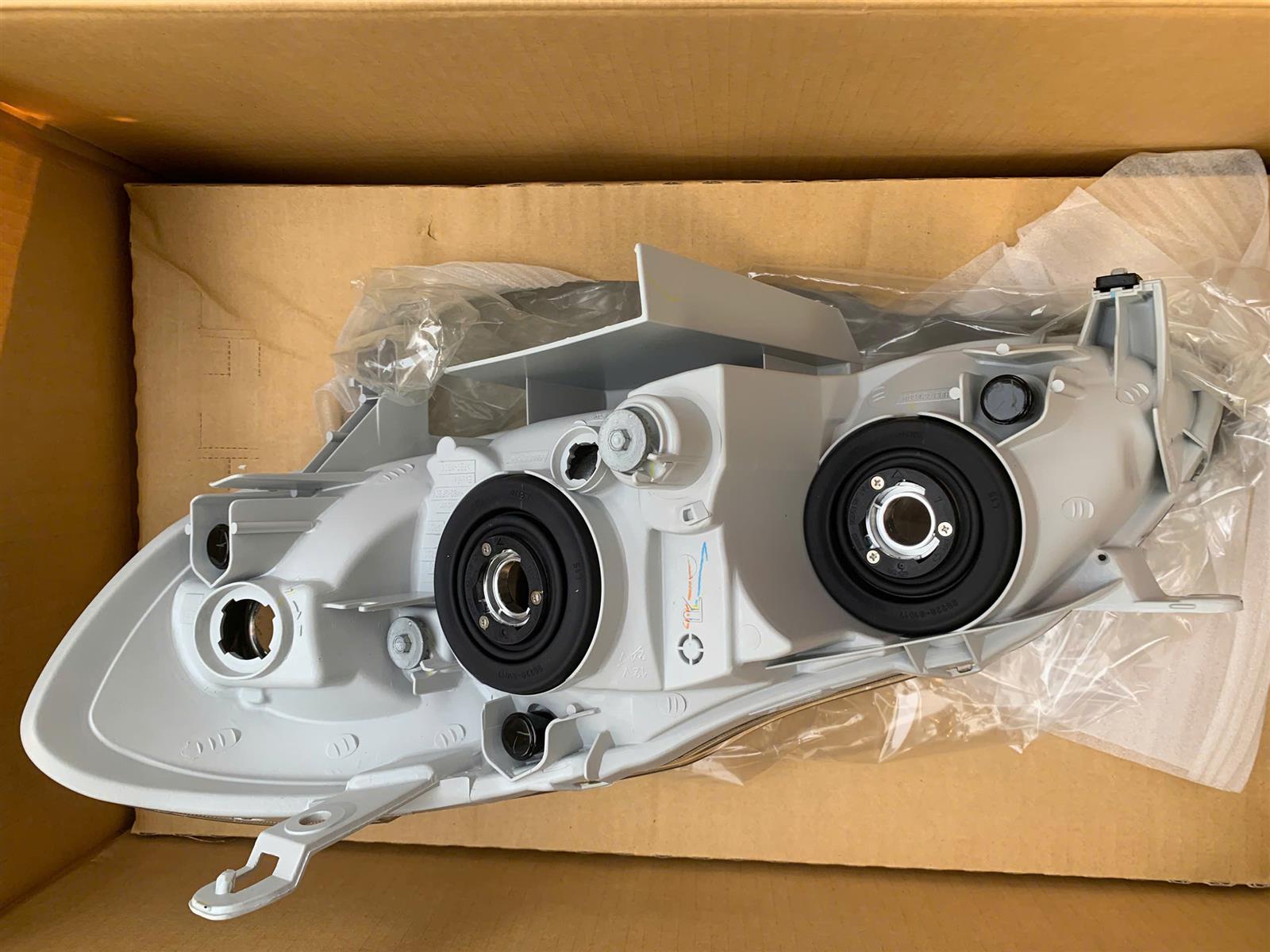 Đèn pha Toyota Corolla Altis 2001-2006 CH