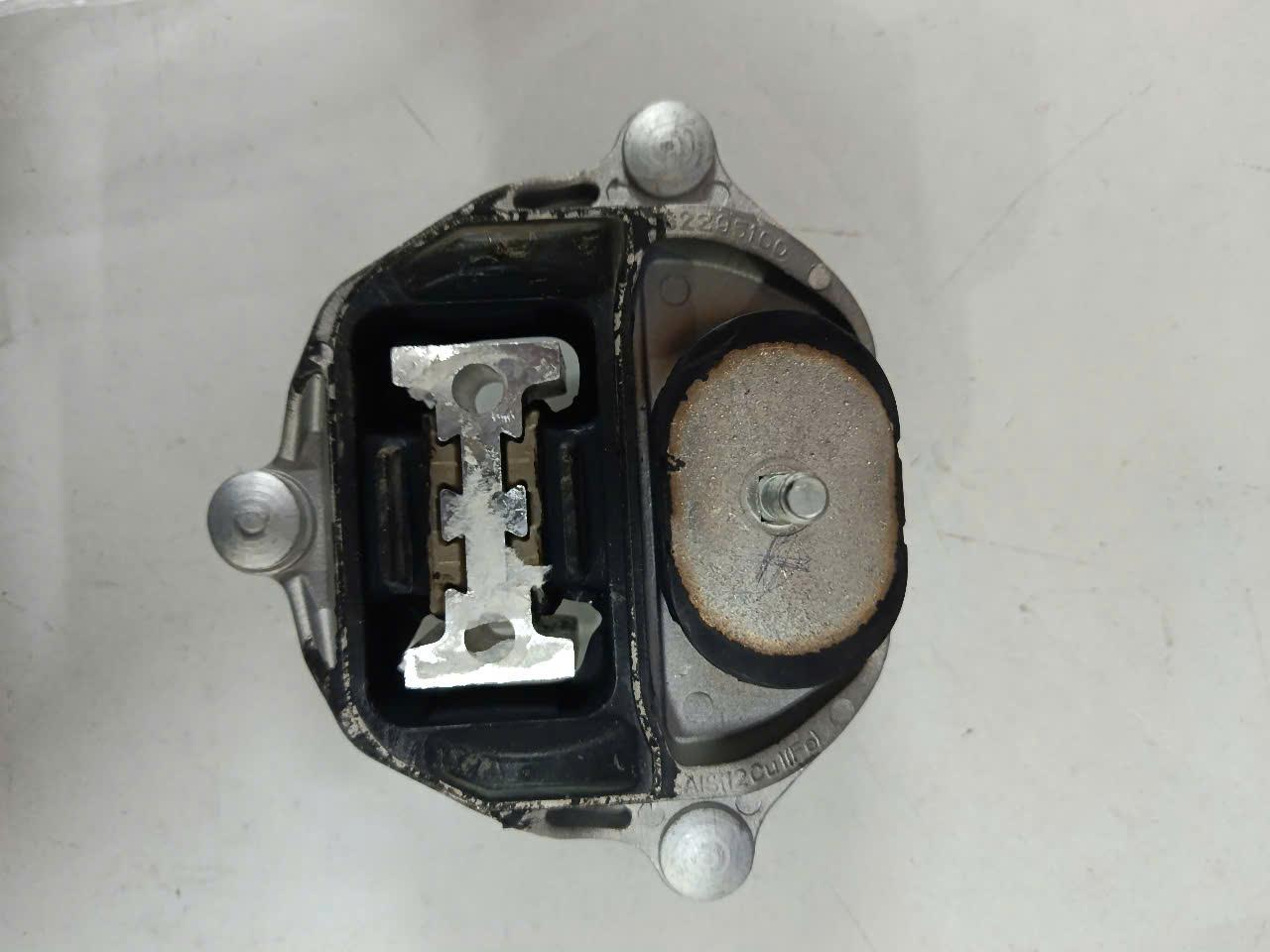 Cao su chân máy điện Audi A6 2012 CH