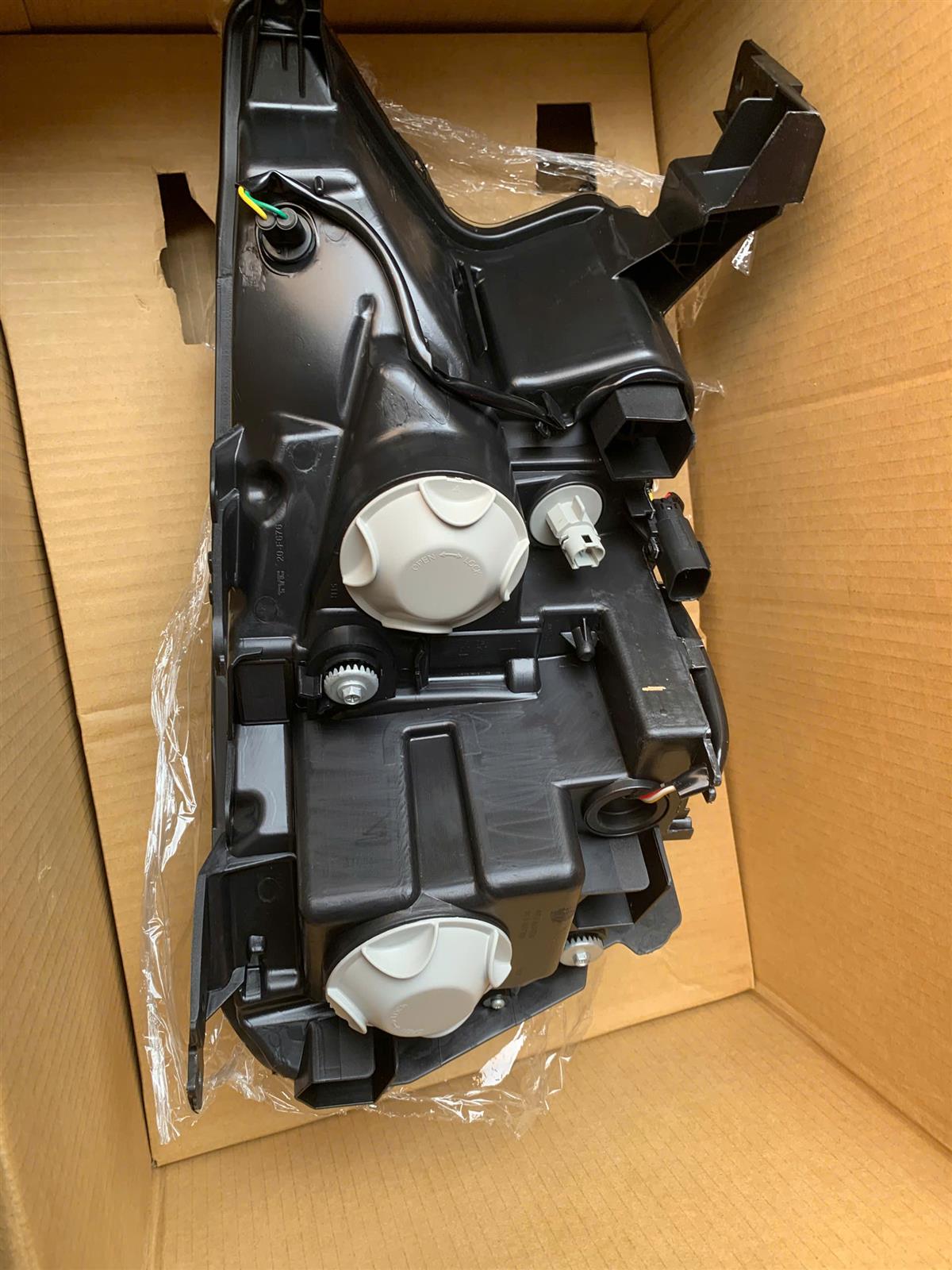 Đèn pha Ford Ranger 2016-2022 XLS, XL, Base LH TH(chóa đen)