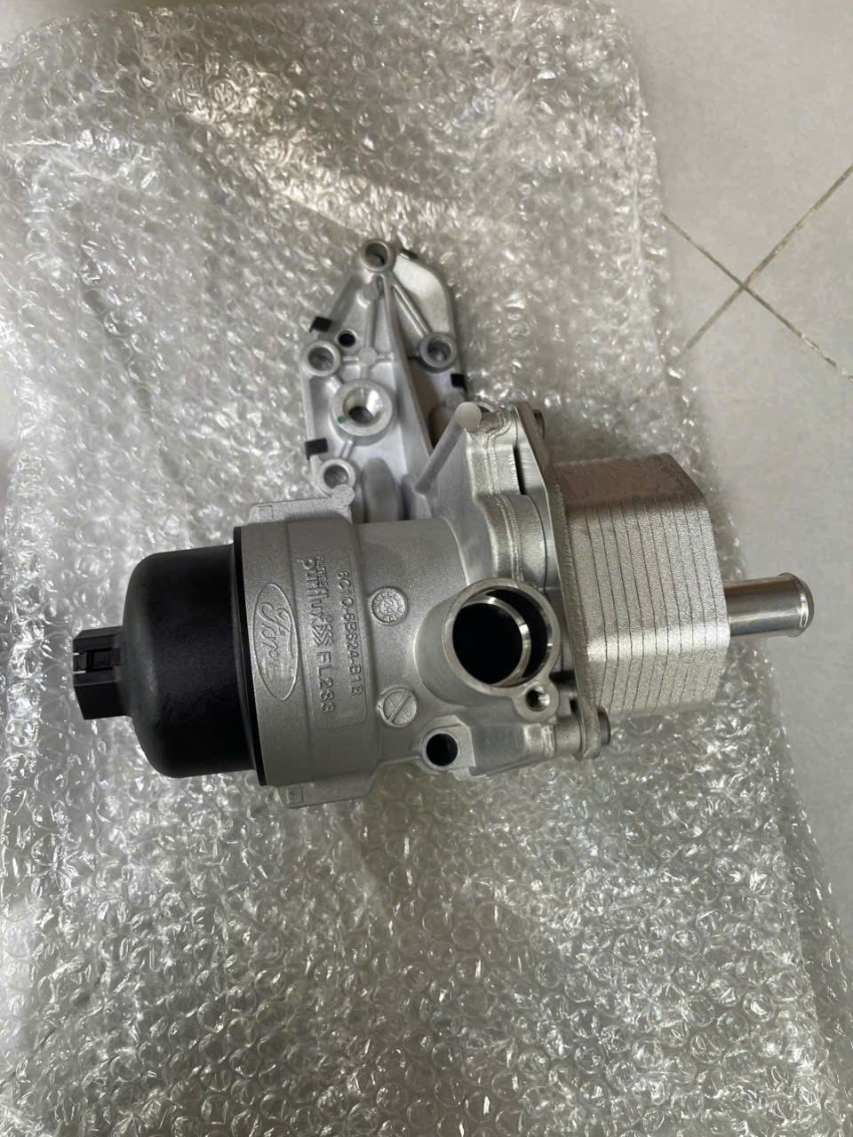 Két giải nhiệt nhớt tổng thành Ford Transit 2009-2020 TH