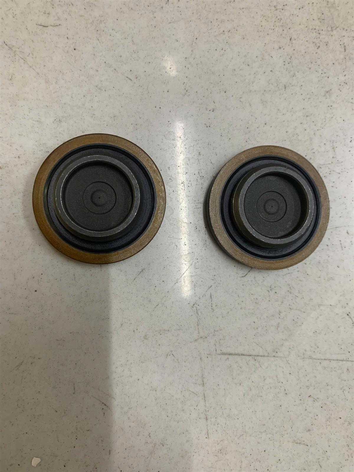 Tán trên mặt máy Ford Focus 2009-2011 CH