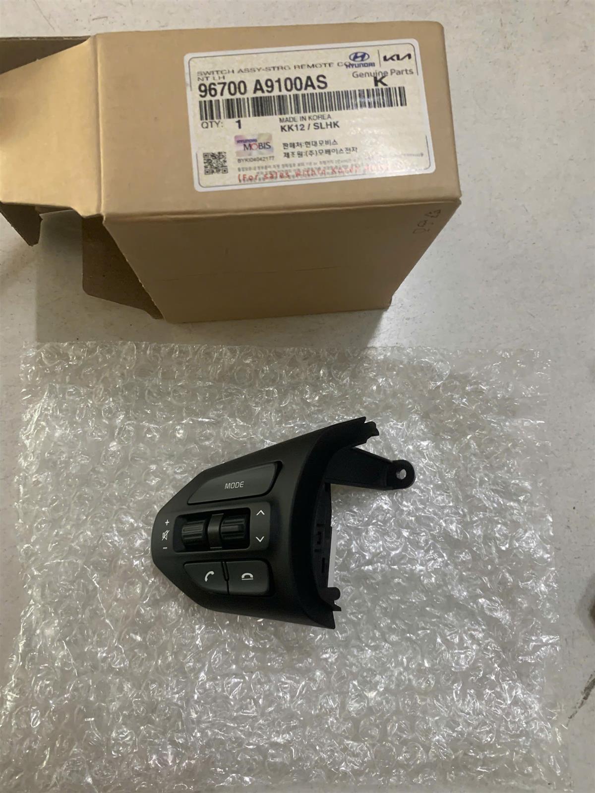 Công tắc vô lăng Kia Sedona 2015-2018 LH CH