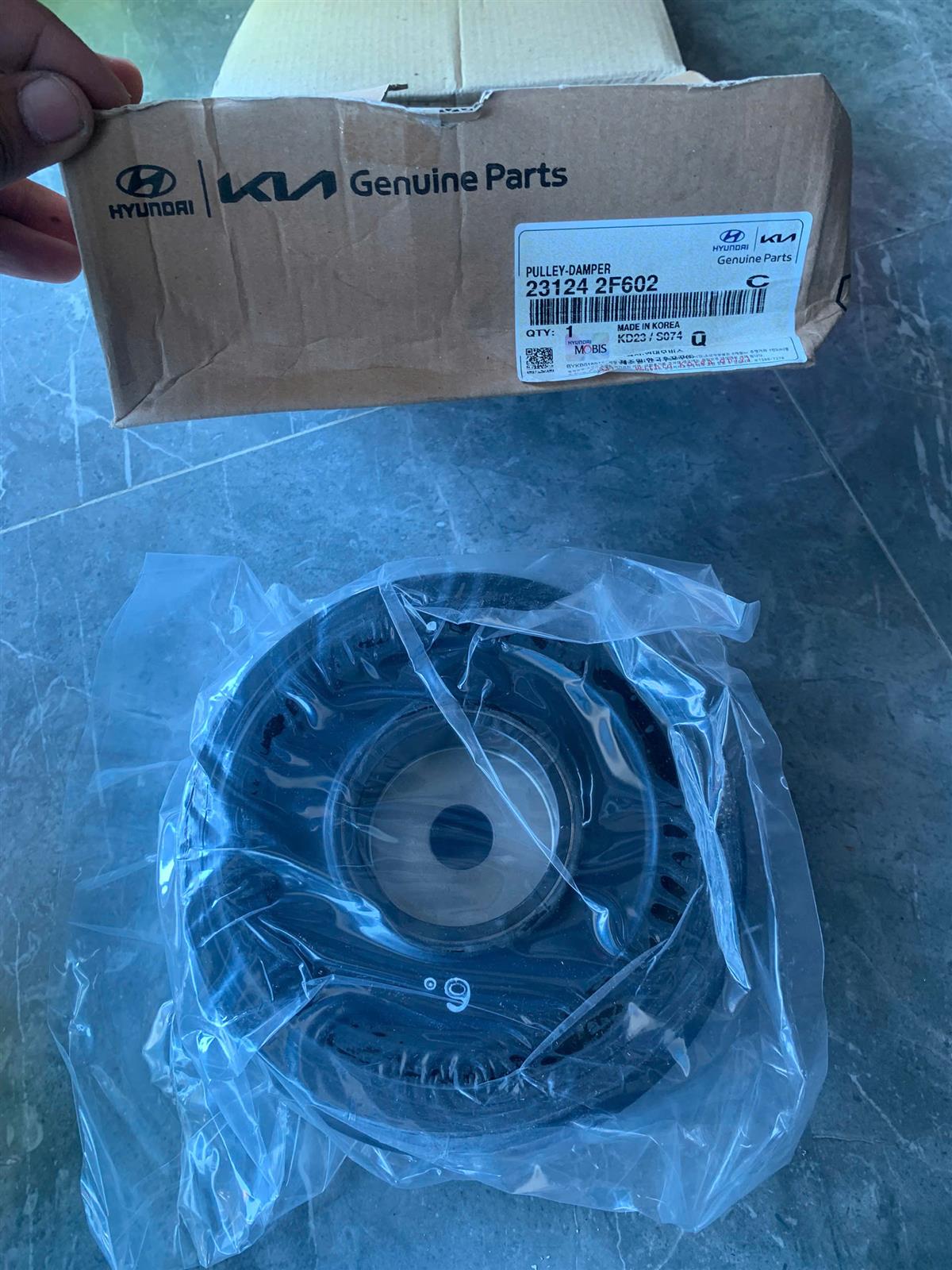 Puly cốt máy Kia Sedona 2.2 2016-2020 CH