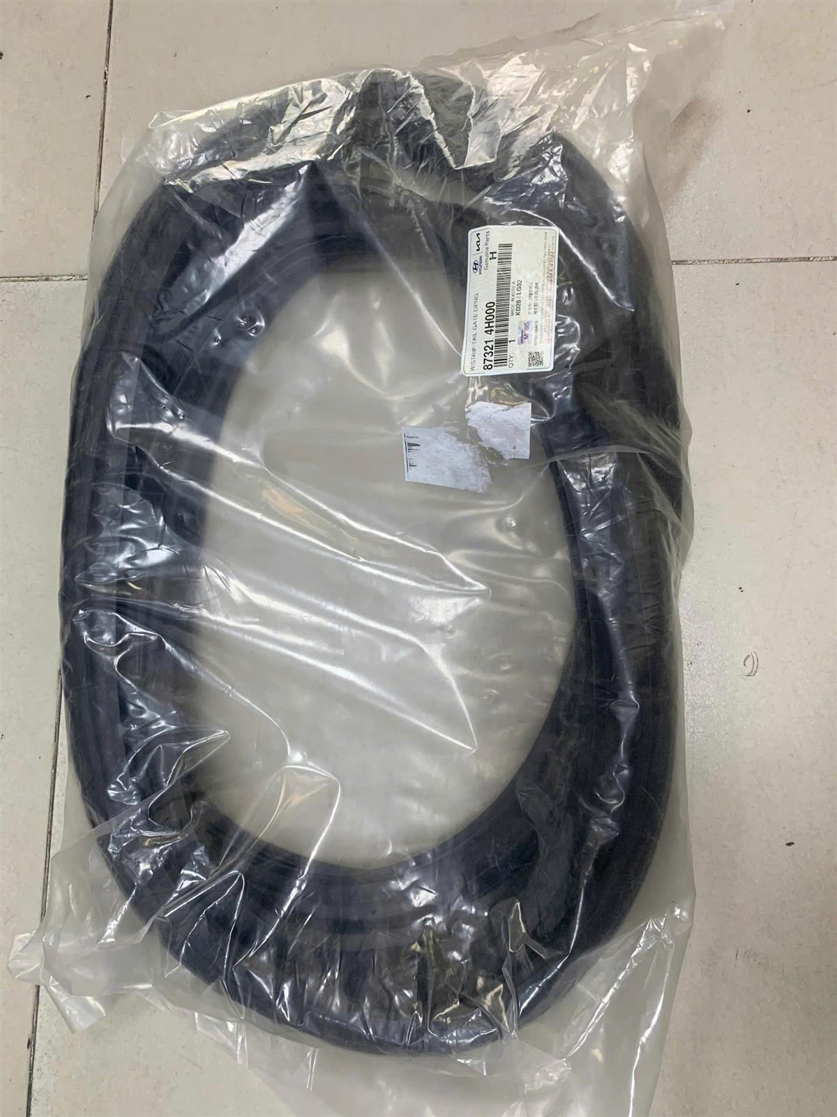 Ron khung cốp sau Hyundai Starex CH