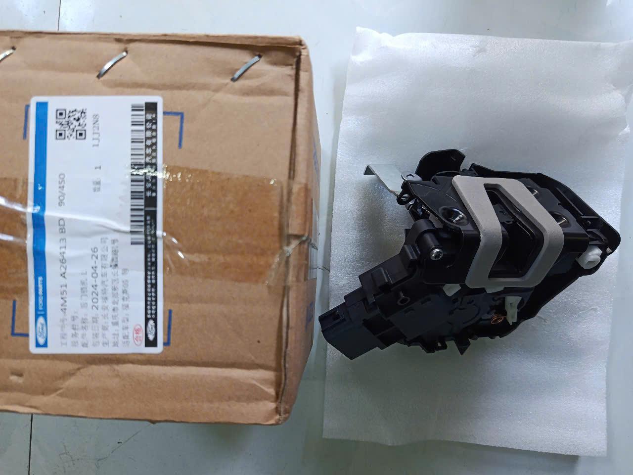 Ổ khoá ngậm cửa sau Ford Focus 2009-2011 LH TH