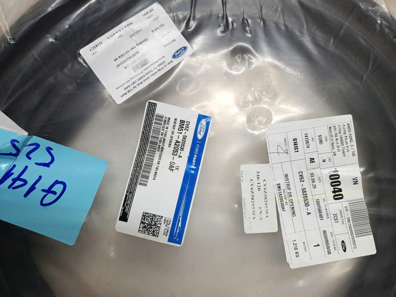 Ron khung cửa trước Ford Focus 2012-2018 CH