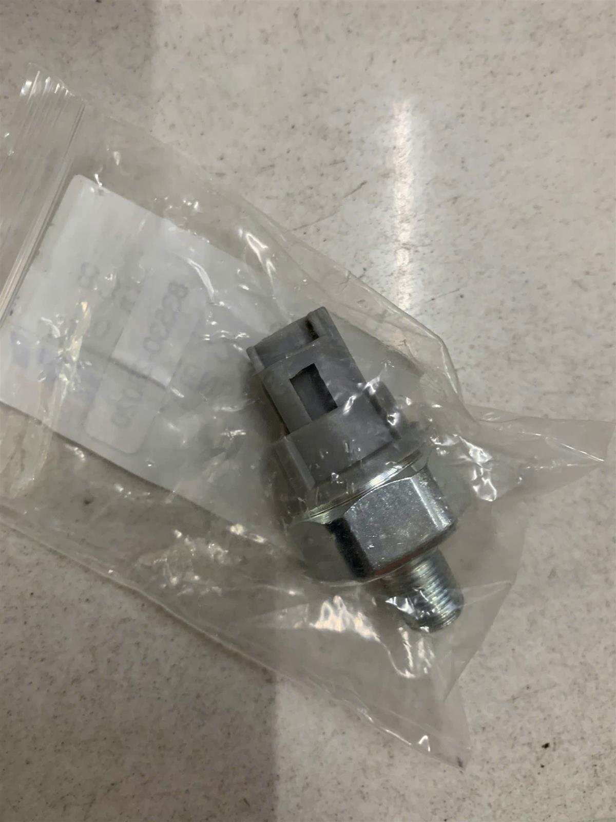 Cảm biến áp suất dầu nhớt Toyota Camry, Lexus, Innova, Hilux TH