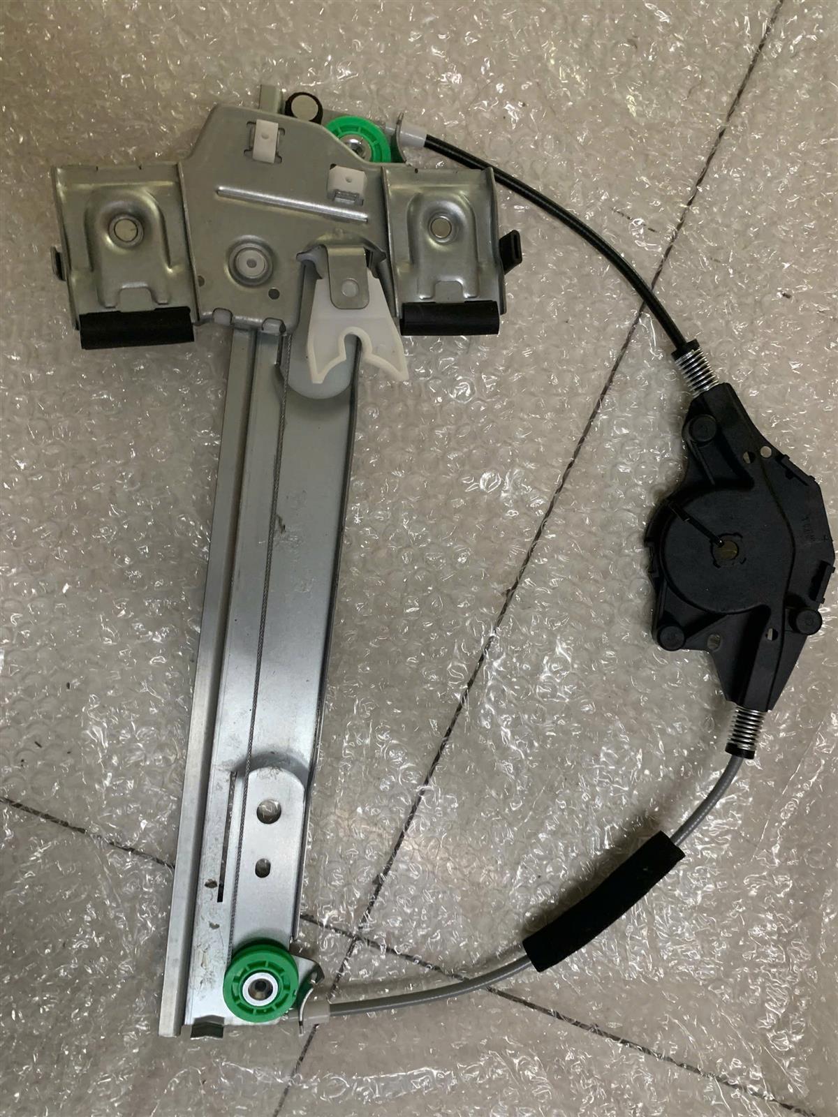 Compa lên xuống kính sau Ford Fiesta 2011-2016 TH