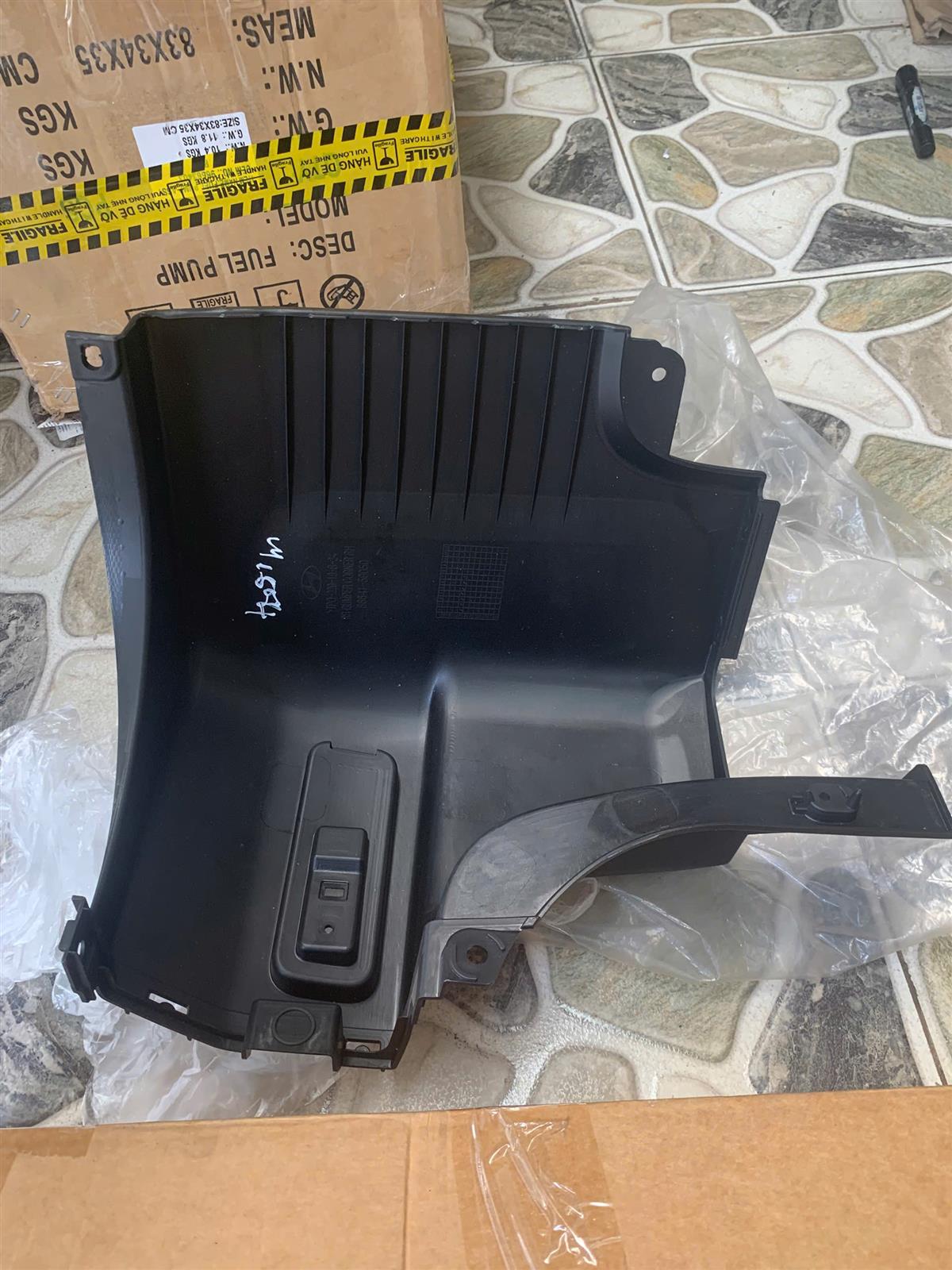 Ốp góc cản sau Hyundai Solati CH