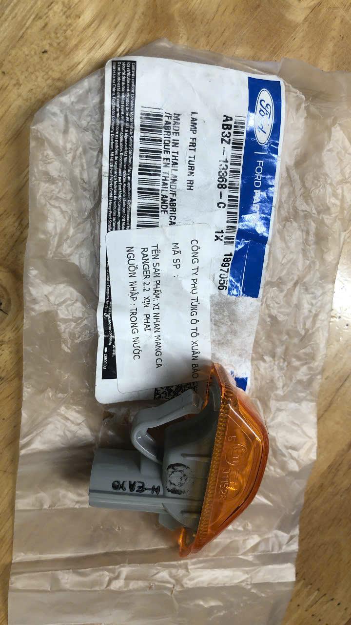 Đèn xinhan trên ốp mang cá Ford Ranger 2.2 2012-2017 LH CH( mang cá)