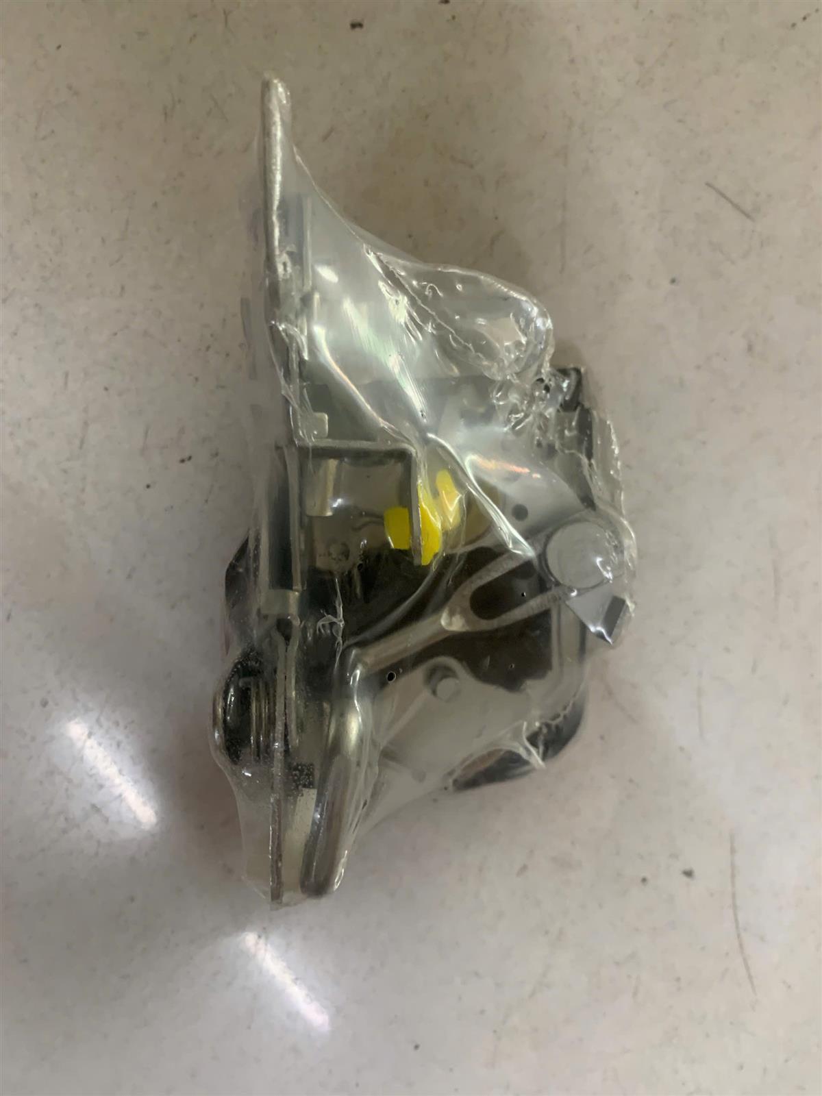 Khóa ngậm cửa sau Toyota Zace TH