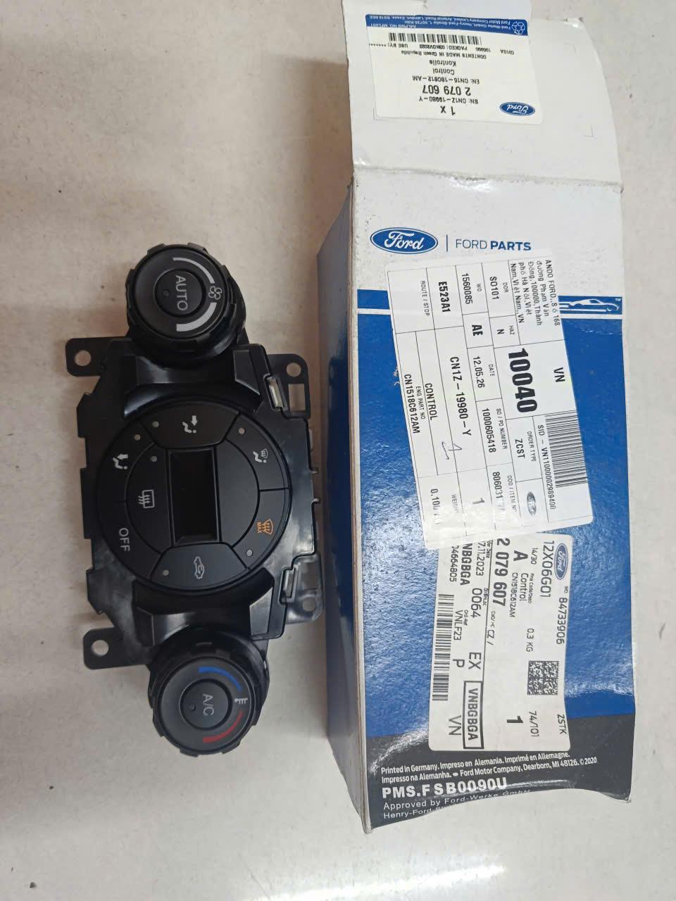 Công tắc dàn lạnh Ford Ecosport 2014-2018, Fiesta 2011 CH (Titanium)