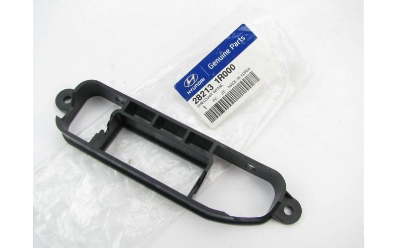 Phe cài đỡ cổ hút Hyundai Accent CH