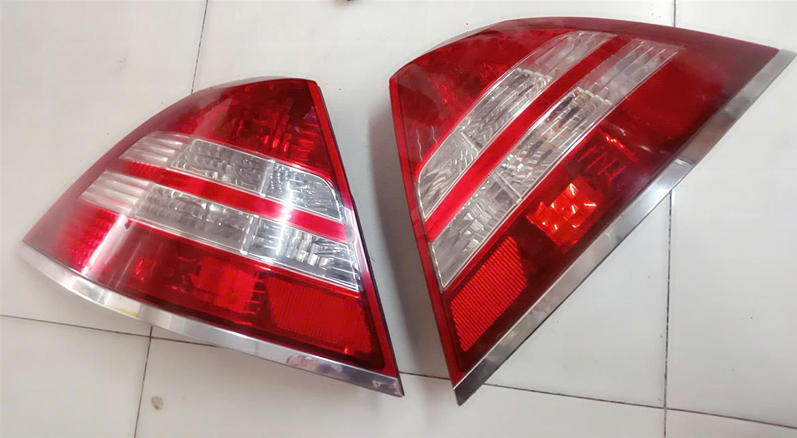 Đèn lái sau Ford Mondeo 2.0, 2.5 2004-2007 Bãi