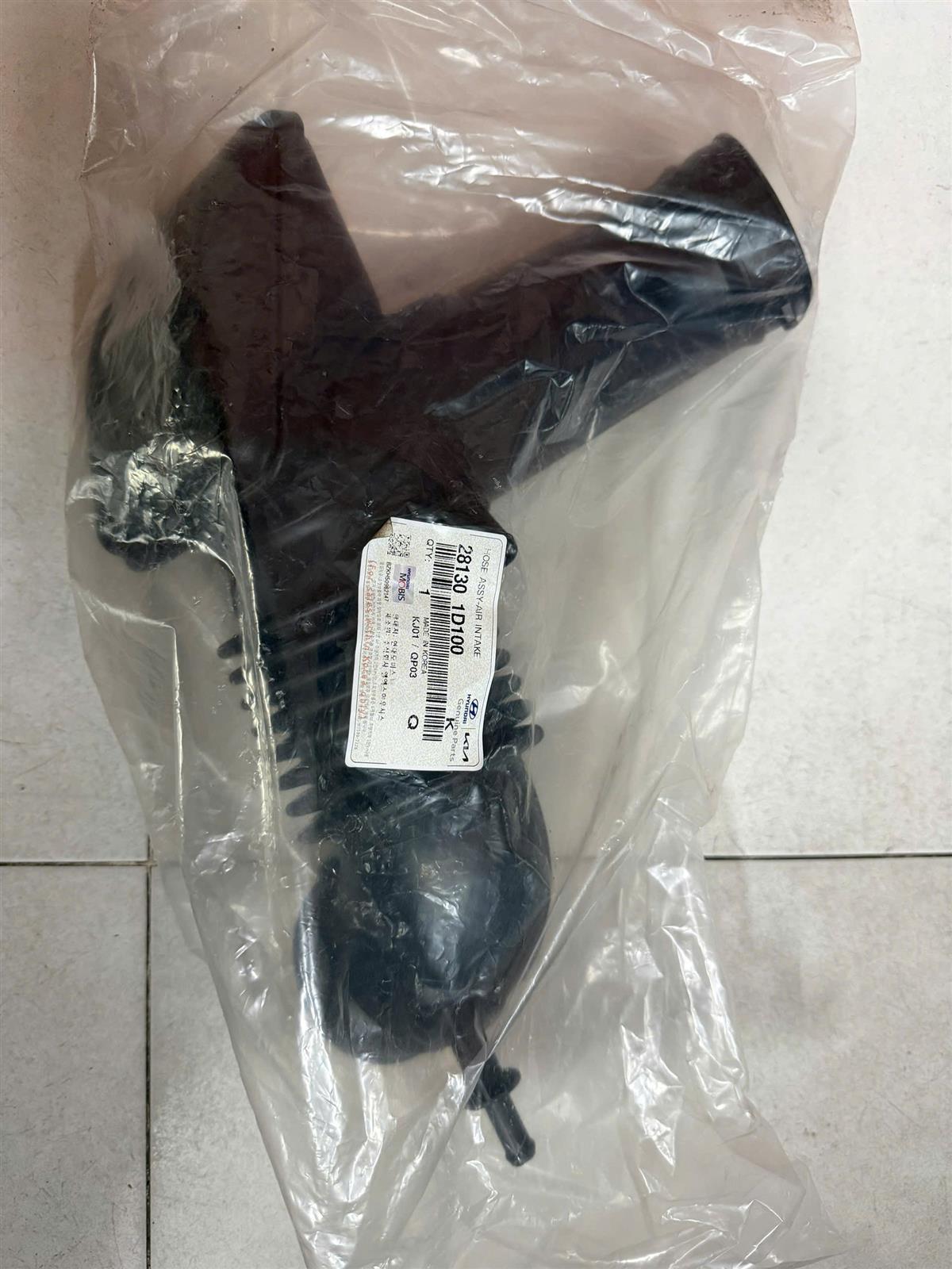 Ống cổ hút gió động cơ Kia Carens 2006-2014, Rondo CH
