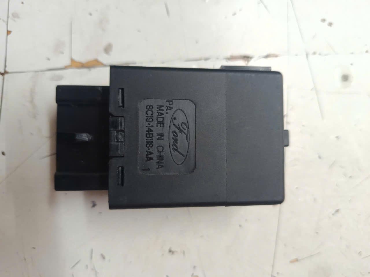 Hộp điều khiển chỉnh kính ford Transit 2009-2020 CH