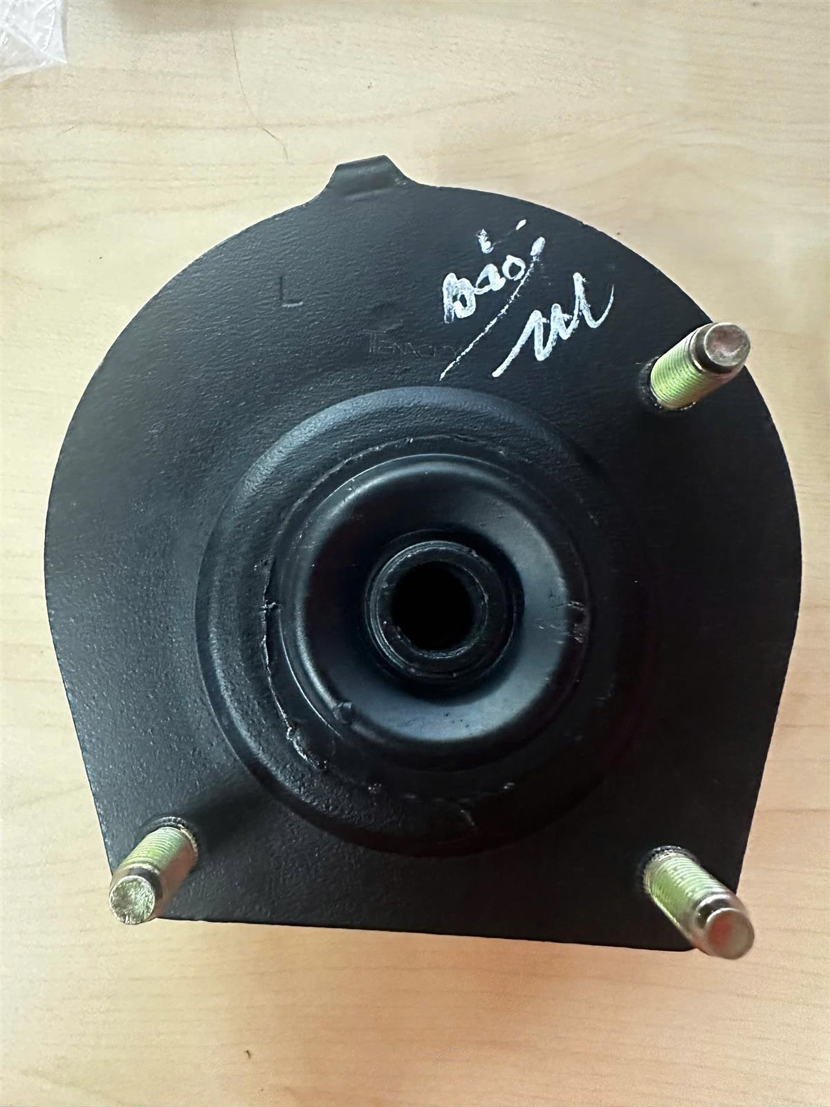 Bát bèo giảm xóc sau Mazda 323 1998-2003 TH