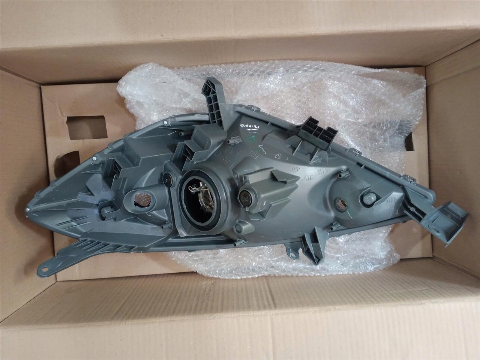 Đèn pha Toyota Innova 2006-2012 CH