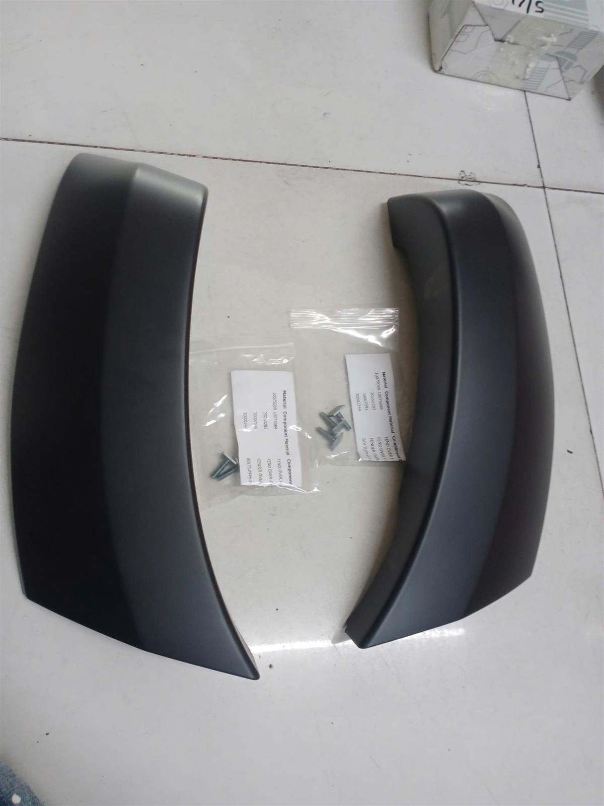Ốp phồng cản trước Ford Everest 2007-2011 LH CH