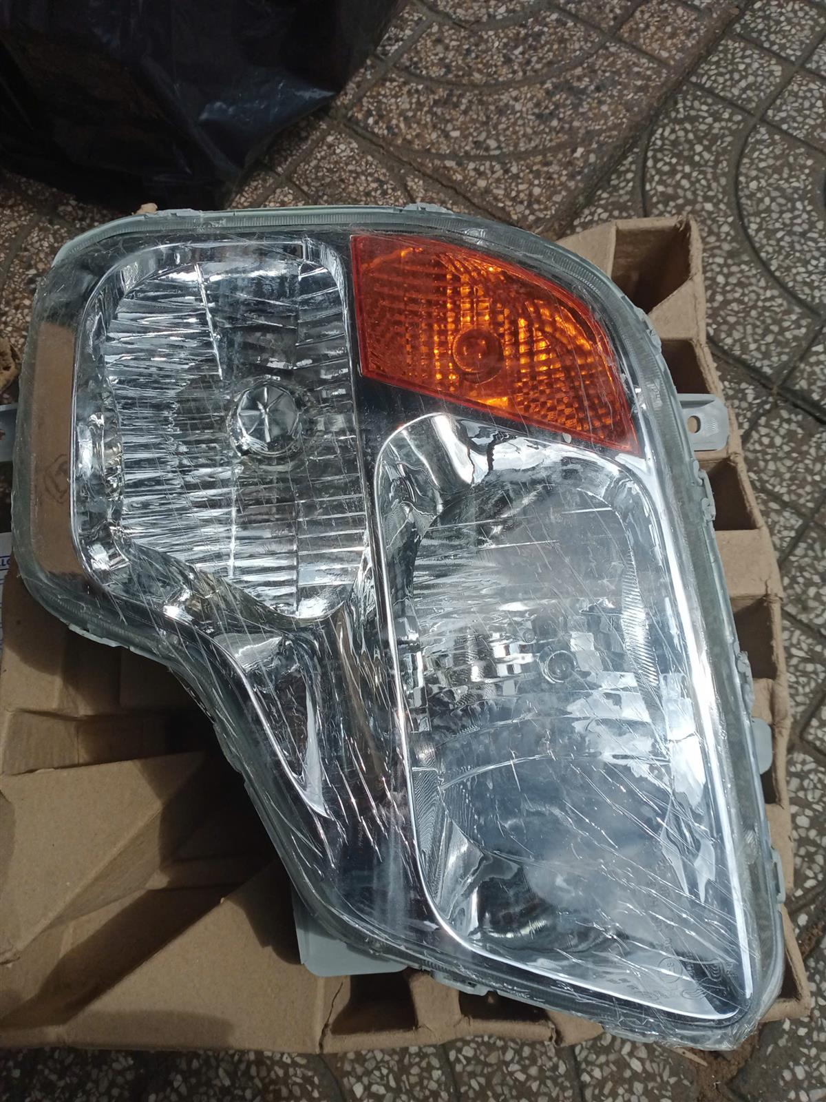 Đèn pha xe tải DongFeng Th