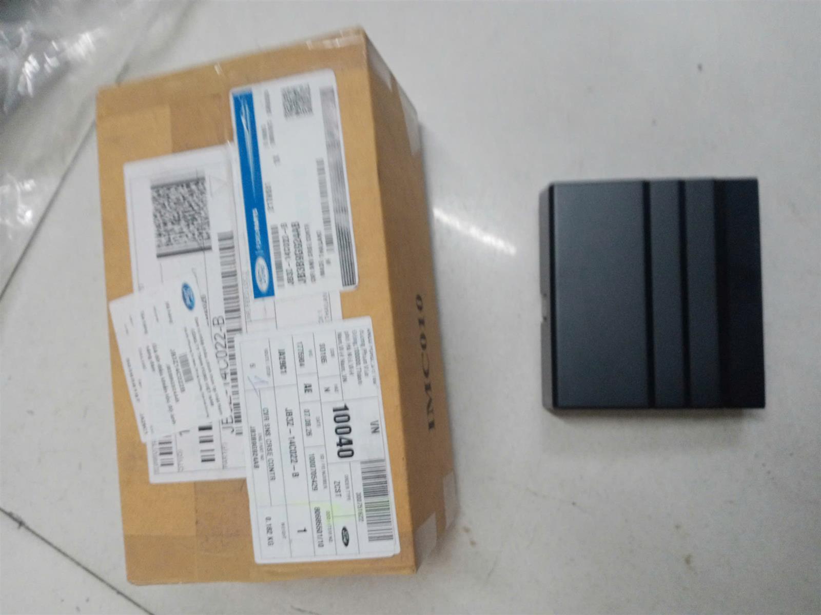 Nắp ngoài hộp rada Ford Ranger 2.2 2015-2018 CH