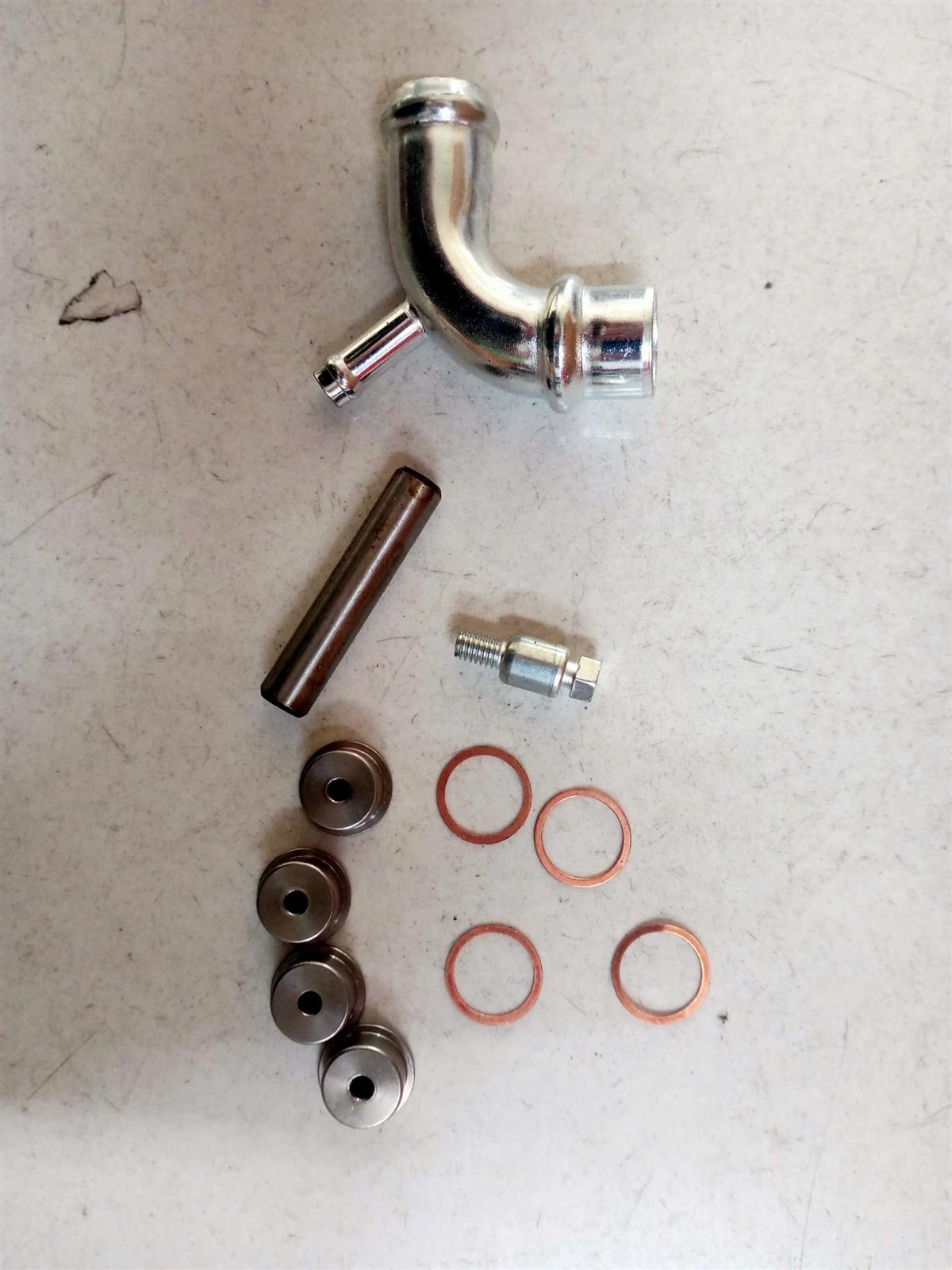 Ống nước sắt mặt máy + phốt Ford Ranger 2001-2008, Everest 2001-2008 TH