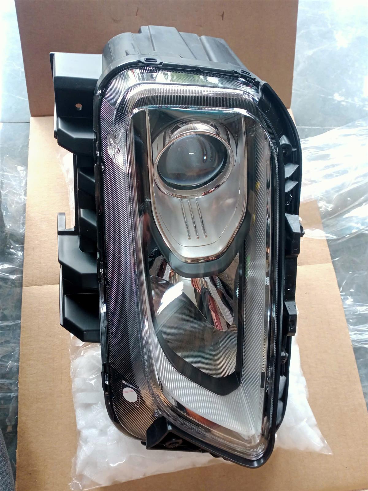 Đèn pha Hyundai Kona 2021 CH( không led)