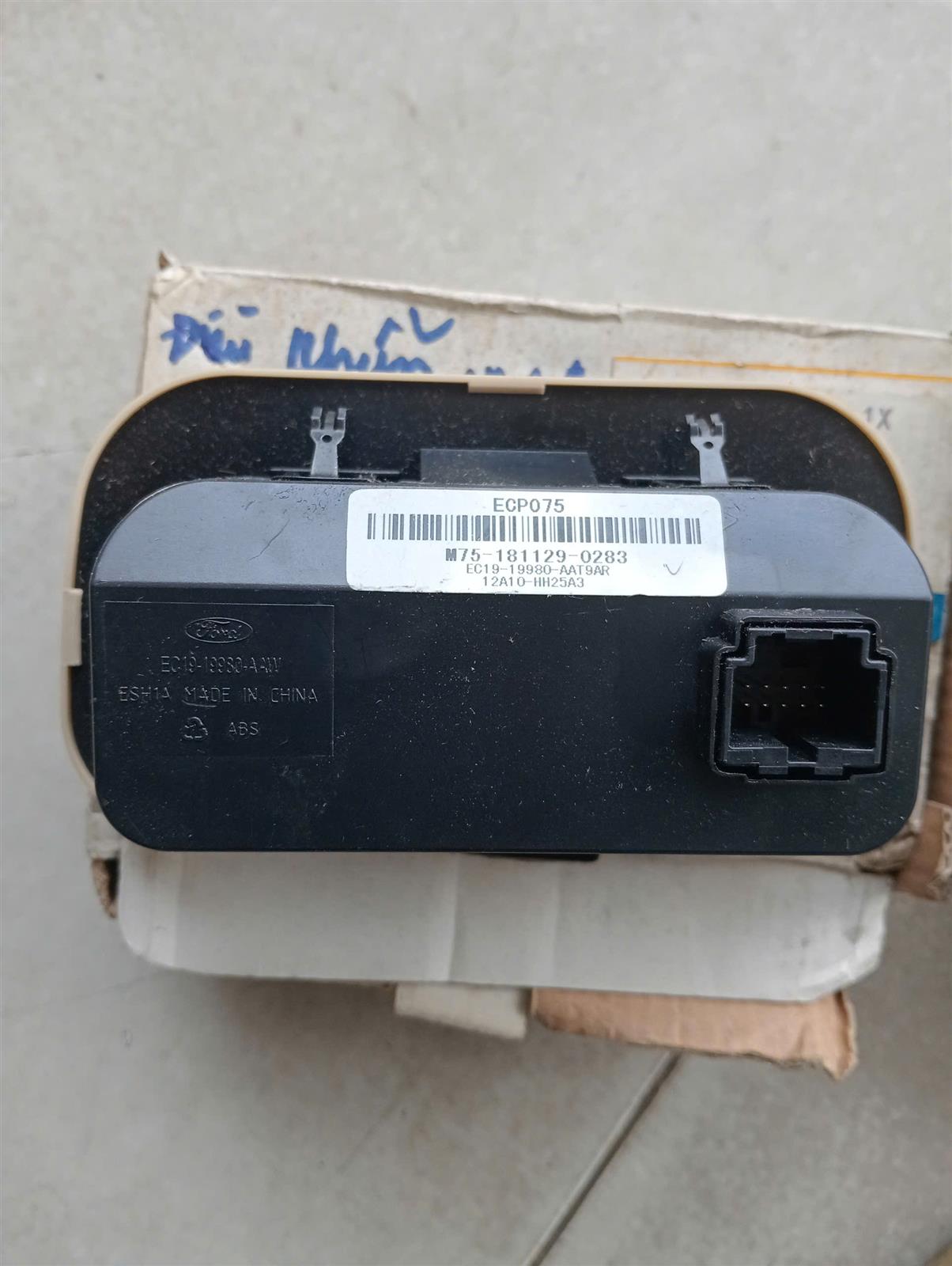 Công tắc chỉnh lạnh sau Ford Transit 2009-2020 CH