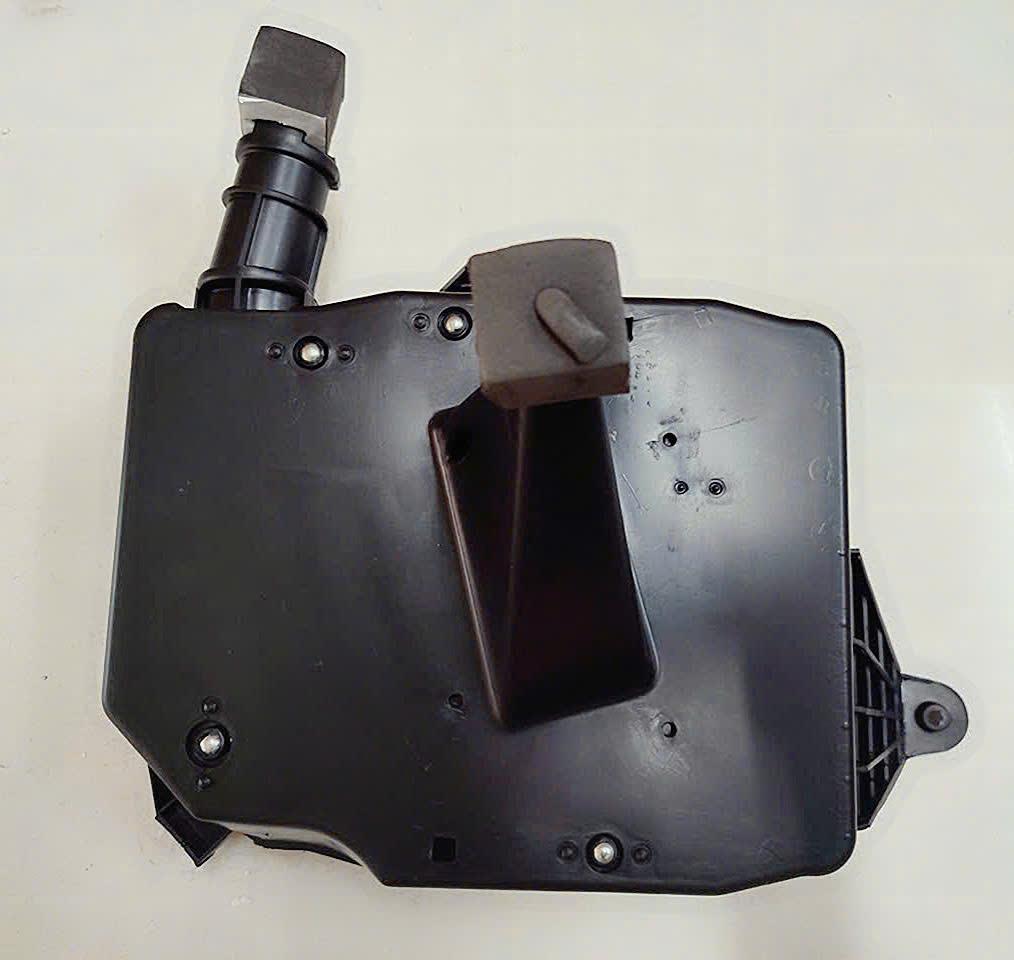 Vỏ trong hộp điều khiển động cơ Ford Focus 2007-2012 TH