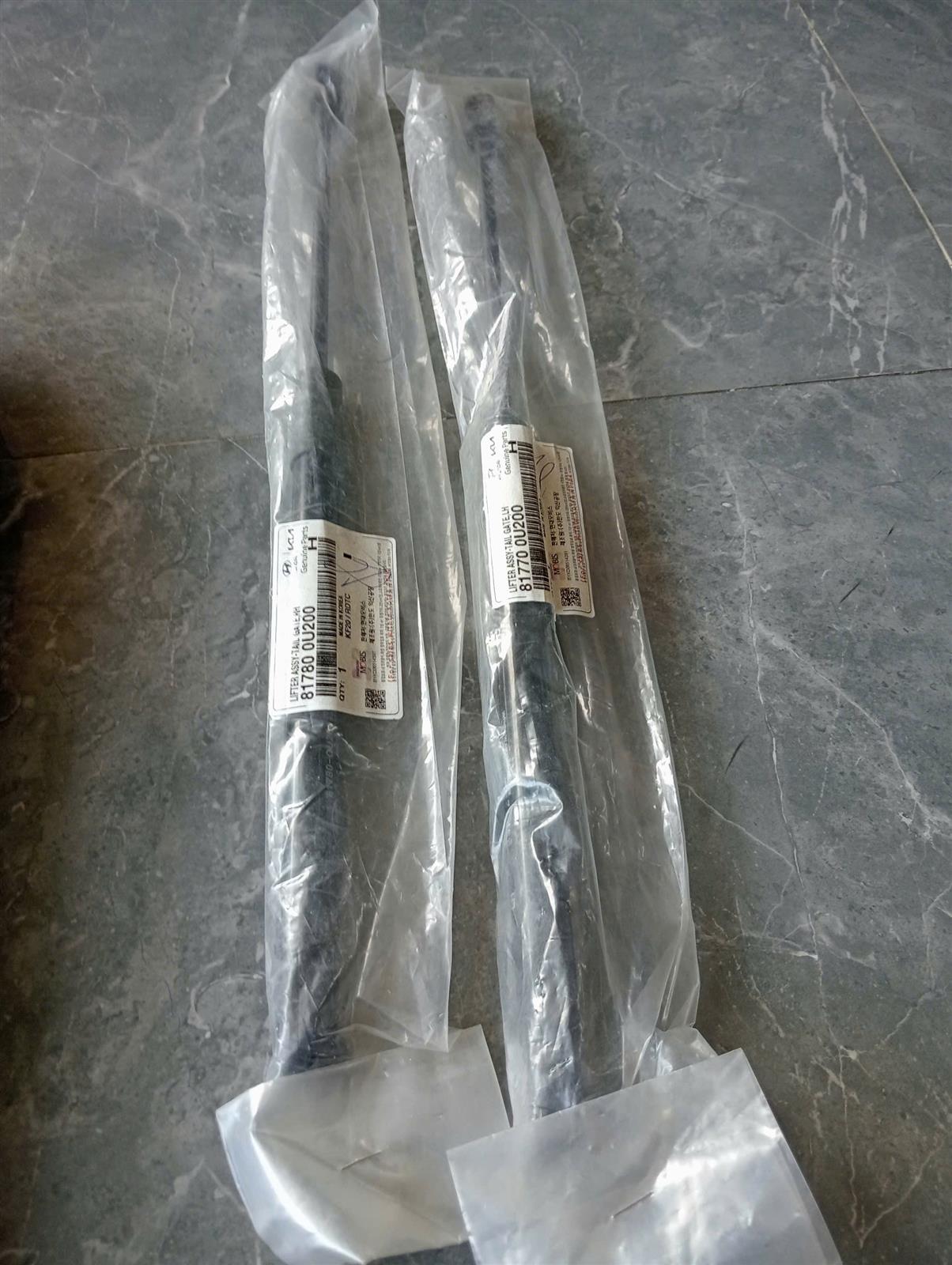 Ty cốp sau Hyundai Accent 2014-2018 CH