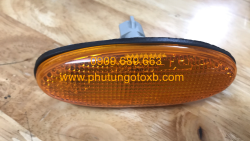 Đèn xinhan trên vè Ford Everest 2005-2013 (màu vàng) Ford Everest 2009