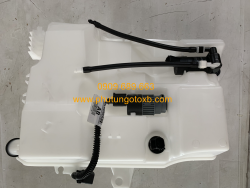 Bình nước rửa kính Ford Focus 2012-2019 CH(có motor 2 vòi + cảm biến) Ford Focus 1.6 2015 4 cửa