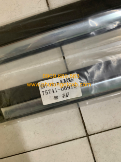 Nẹp cánh cửa sau Toyota Camry 2009 CH