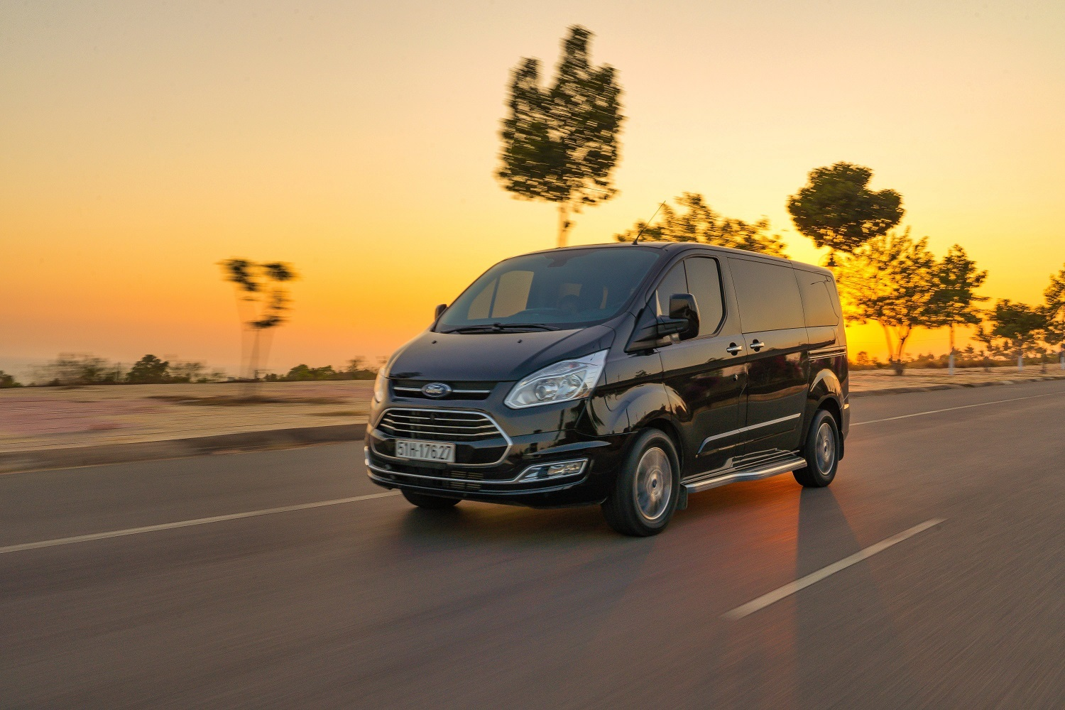 Xe Ford 7 chỗ cho gia đình Ford Tourneo 2020 mới